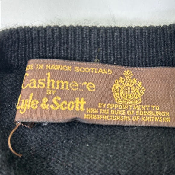Lyle & Scott  cashmere  pullover color black  V-Neck Sweater - Picture 9 of 16